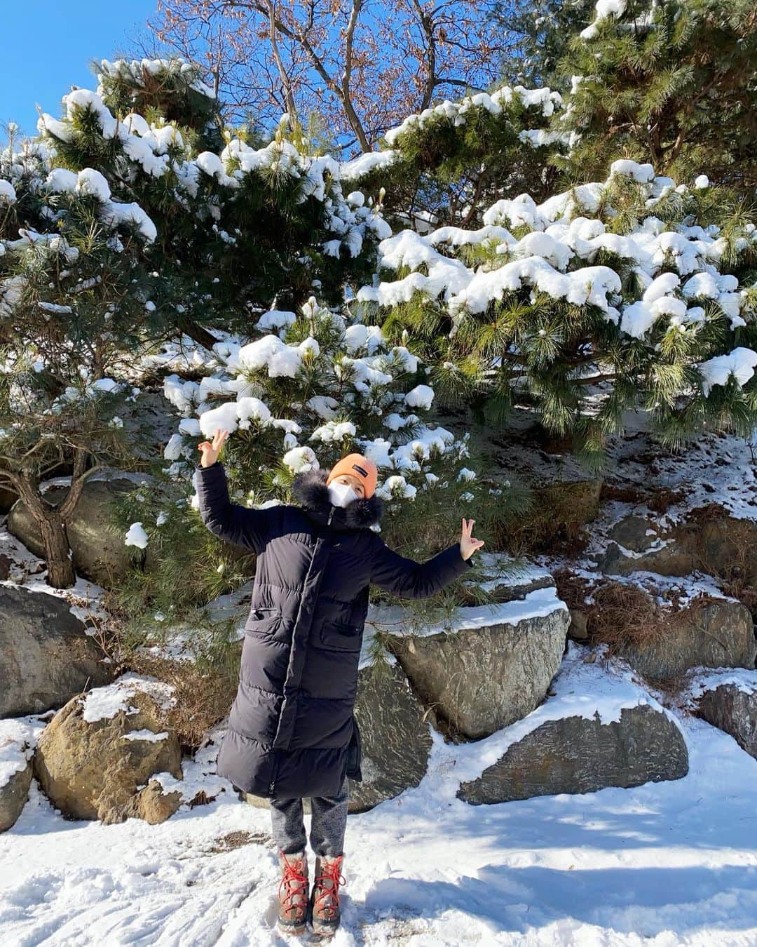 チェ・ジャヘさんのインスタグラム写真 - (チェ・ジャヘInstagram)「. 눈와서 이렇게 신났음😁❄️」1月7日 14時47分 - lovely_jahye