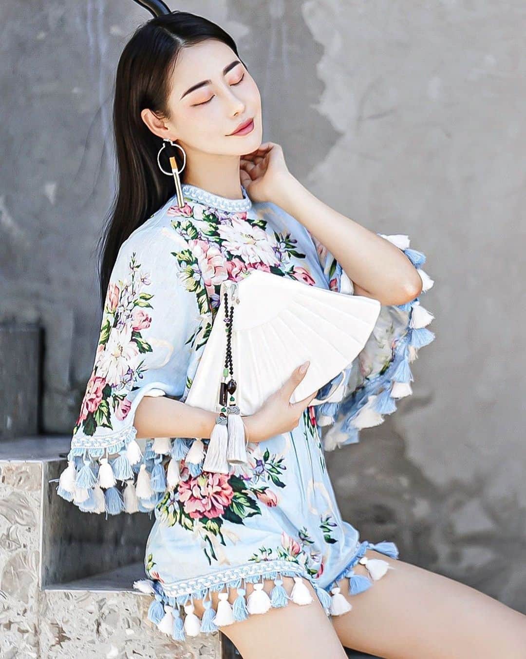 アリスマッコールのインスタグラム：「A magic moment with @zuo_an_xiao 💫 take an extra 20% off Sale, for a limited time #aliceMcCALL」