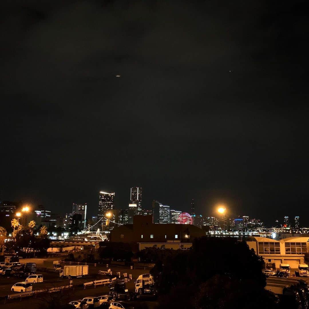 池内万作のインスタグラム：「昨日の夜景。 スタジオから。 寒かった〜。 #空でした」