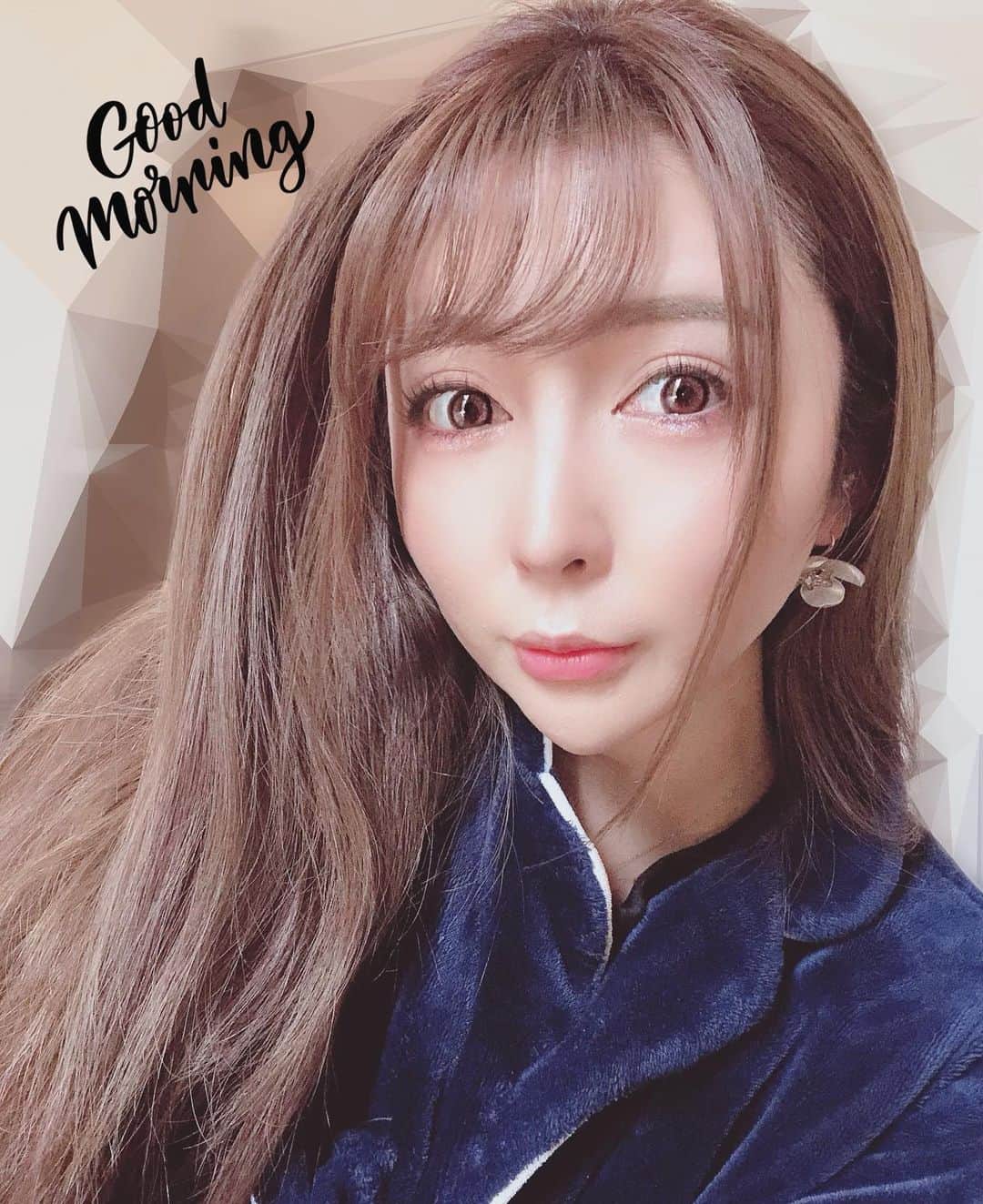 のインスタグラム：「(*Ü*)ﾉ"☀  #久しぶり #投稿#パジャマ#おはよう #今日も #がんばろう #自宅 #自粛生活 #ゲーム #ゲーム女子 #dbd  #フォローミー #youtube #応援よろしくお願いします #♥️」
