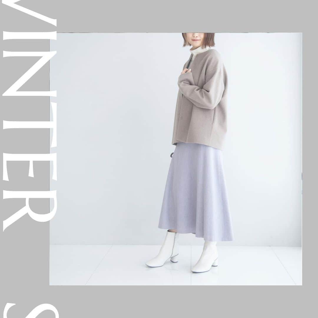 INDIVIのインスタグラム：「- recommend sale items -﻿ ﻿ ﻿ 大人な雰囲気を演出するノーカラーコート。﻿ タートルネックや、フード付きパーカーなど首元にボリュームのあるトップスと相性抜群です！﻿ 使いやすいベーシックな5色展開でご用意。﻿ ぜひチェックしてみてください！﻿ ﻿ ﻿ ✴︎coat.¥30,800→¥18,480(税込)﻿ ✴︎no.127-99079﻿ ﻿ ﻿ #INDIVI﻿ #インディヴィ」