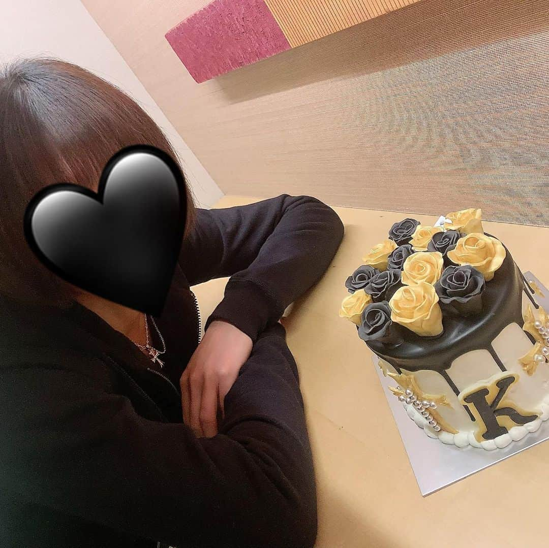 楠みゆうさんのインスタグラム写真 - (楠みゆうInstagram)「ケーキ1から考えたから大変だったけどめちゃ可愛くて満足😻喜んでくれてよかった❤︎」1月7日 15時30分 - miyuu_yuzuriha