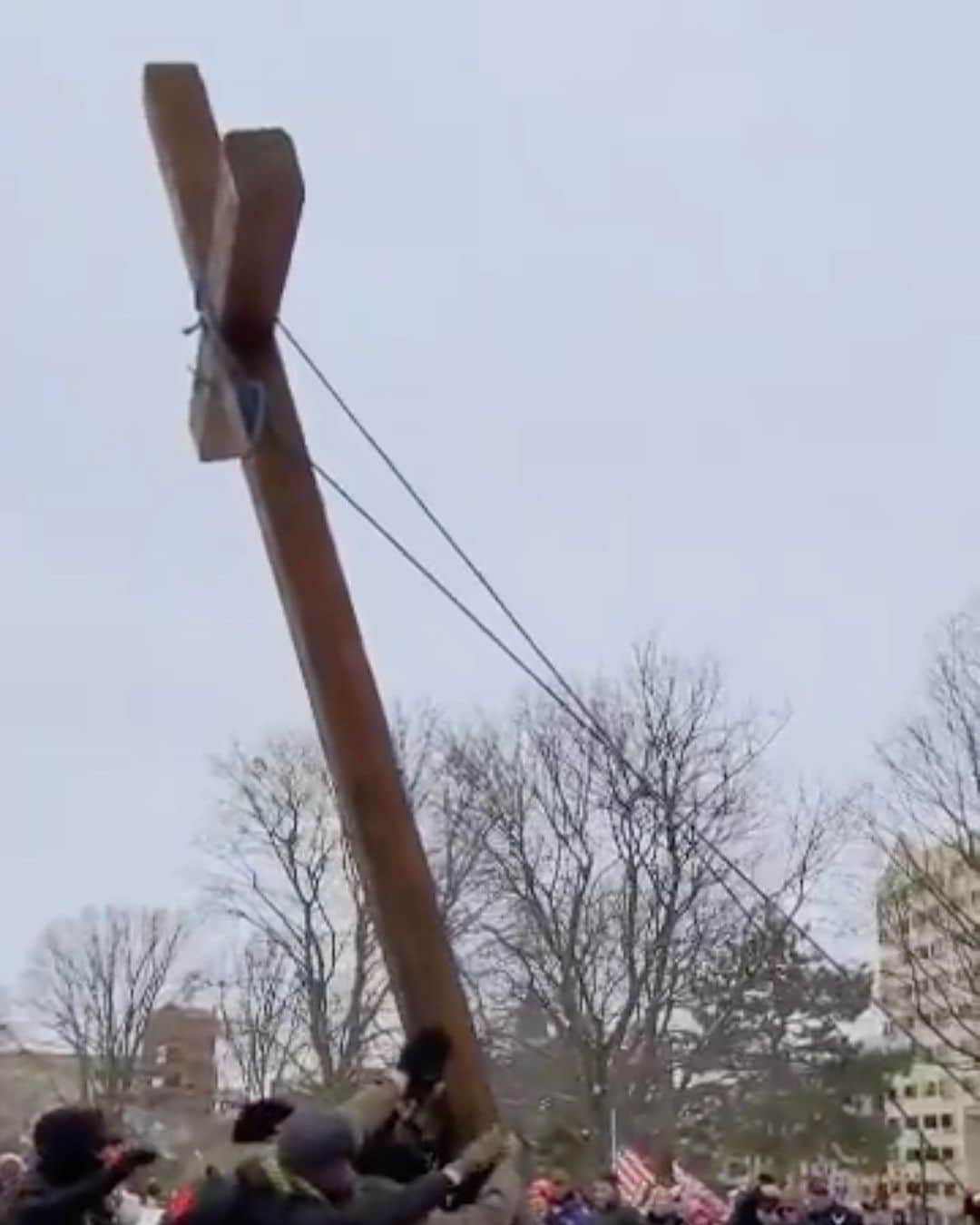 サーシャ・グレイのインスタグラム：「CHRISTIAN EXTREMIST TERRORISTS USING EPIPHANY DAY IN AN ATTEMPT TO VALIDATE THEIR WHITE POWER AND VIOLENCE (EDIT: this image was taken today, Jan 6 at the Michigan state capitol)」