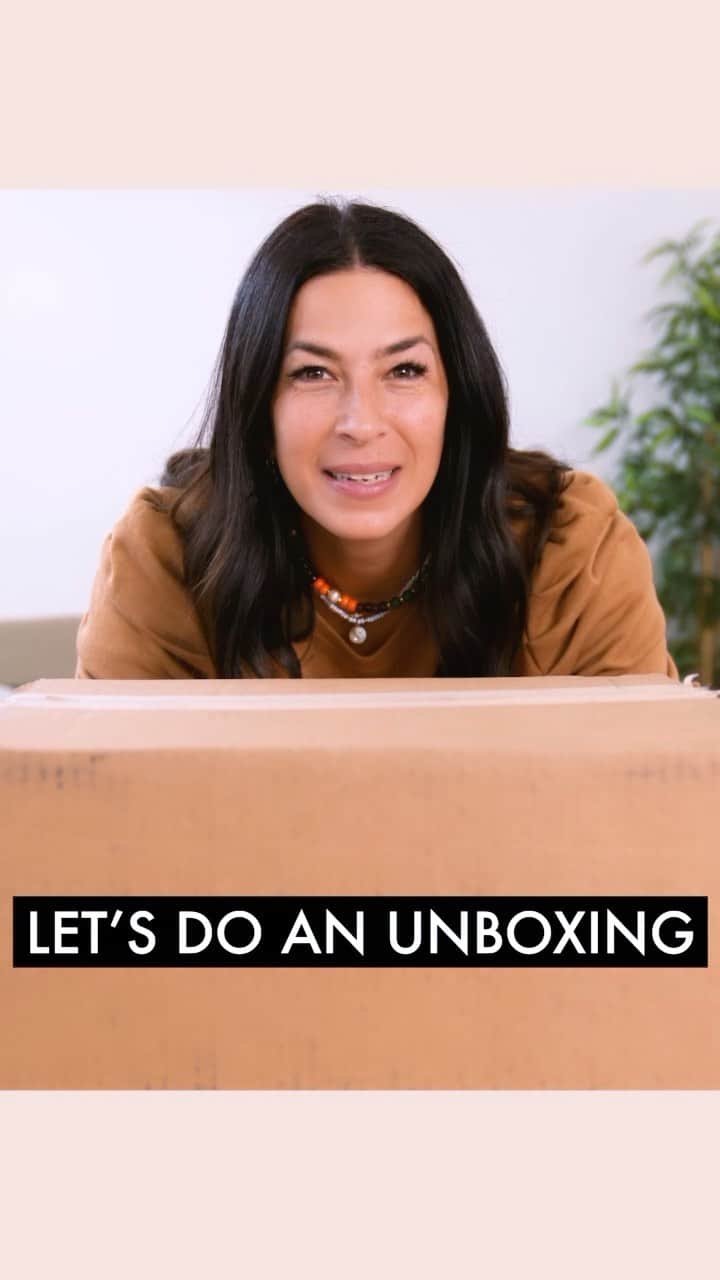 レベッカミンコフのインスタグラム：「Who is ready to do an unboxing with me? Find out what I am unboxing now on my @youtube channel.」