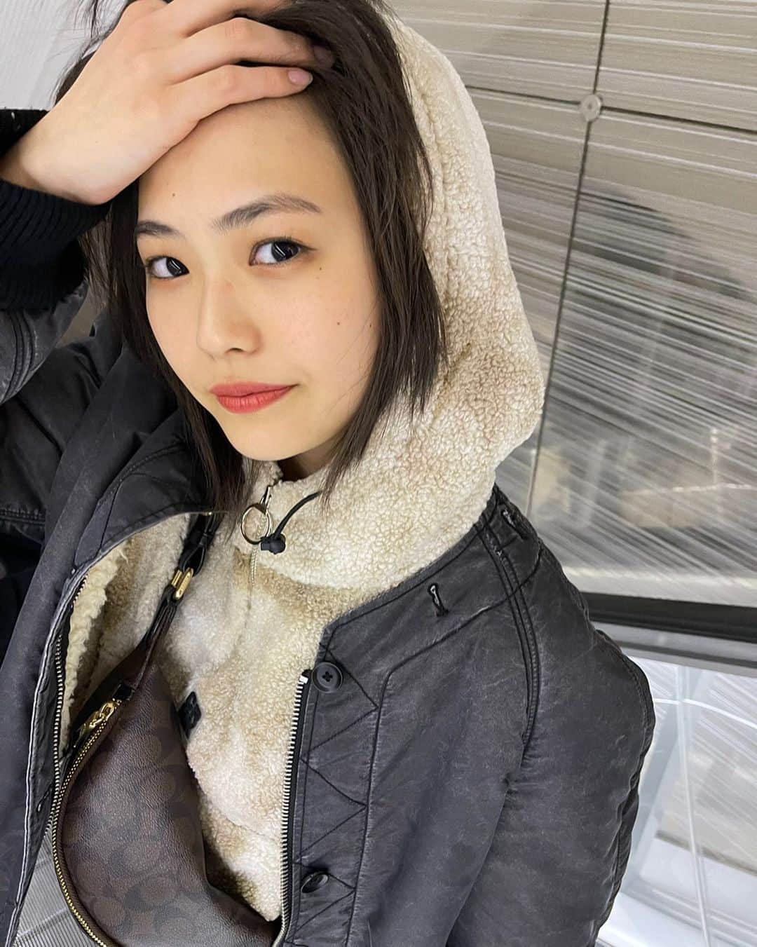 三阪咲さんのインスタグラム写真 - (三阪咲Instagram)「かっこつけてるけどメガネの跡ついてるで」1月7日 7時15分 - misaka_saki