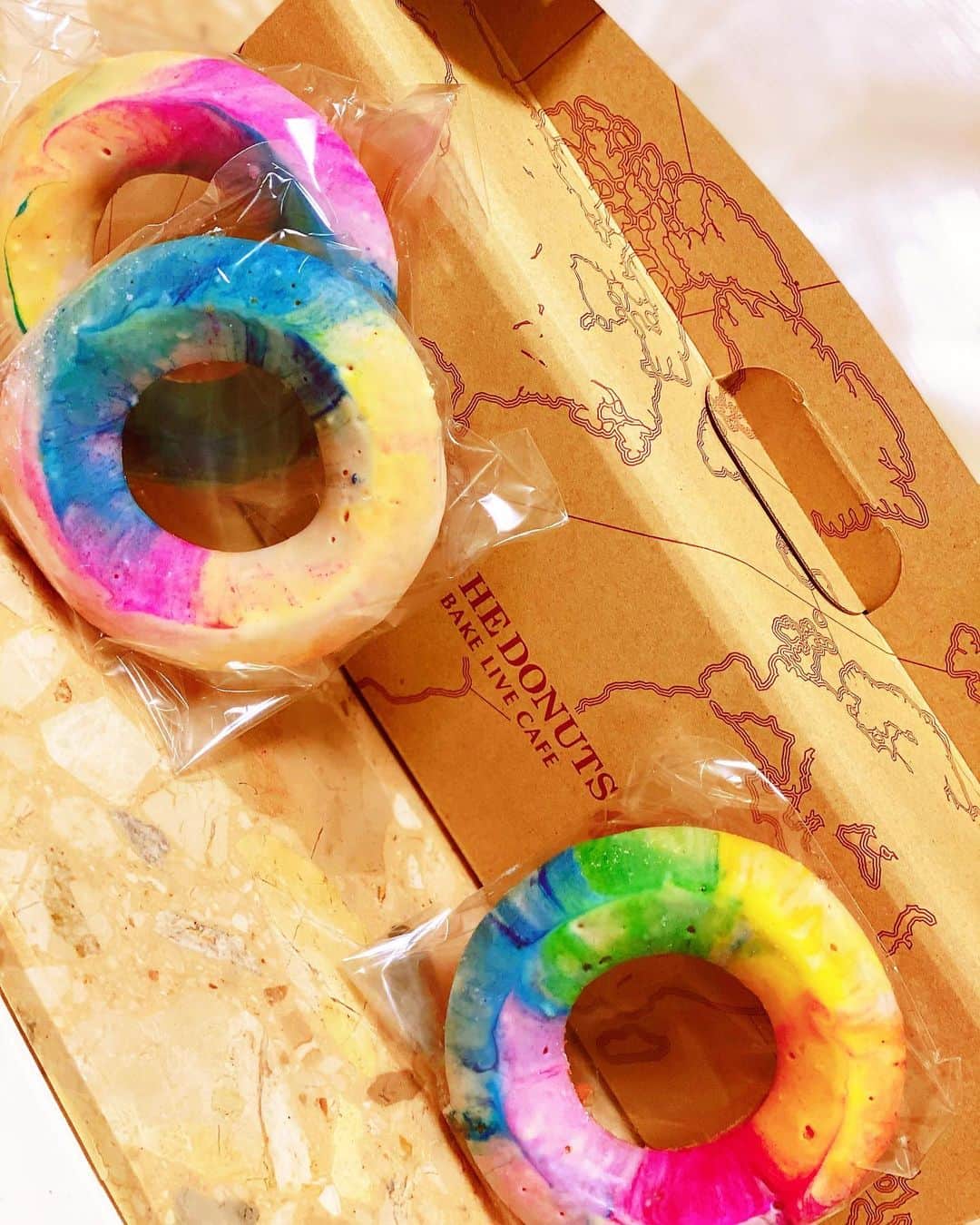 向日葵めいさんのインスタグラム写真 - (向日葵めいInstagram)「#🍩#🌈#😋#💗  レインボーのドーナツ可愛いかった♡♡  クリームたっぷりのも美味しかった💕  作りましたー♡って言いたい🤭💋  #jackinthedonuts#じゃっくいんざどーなつ#ジャックインザドーナツ#ギャラクシードーナツ#エプロン女子#祇園#祇をん#夜華#クラブ#ニュークラブ#キャバクラ#キャバ嬢」1月7日 7時08分 - yoka_himawarimei