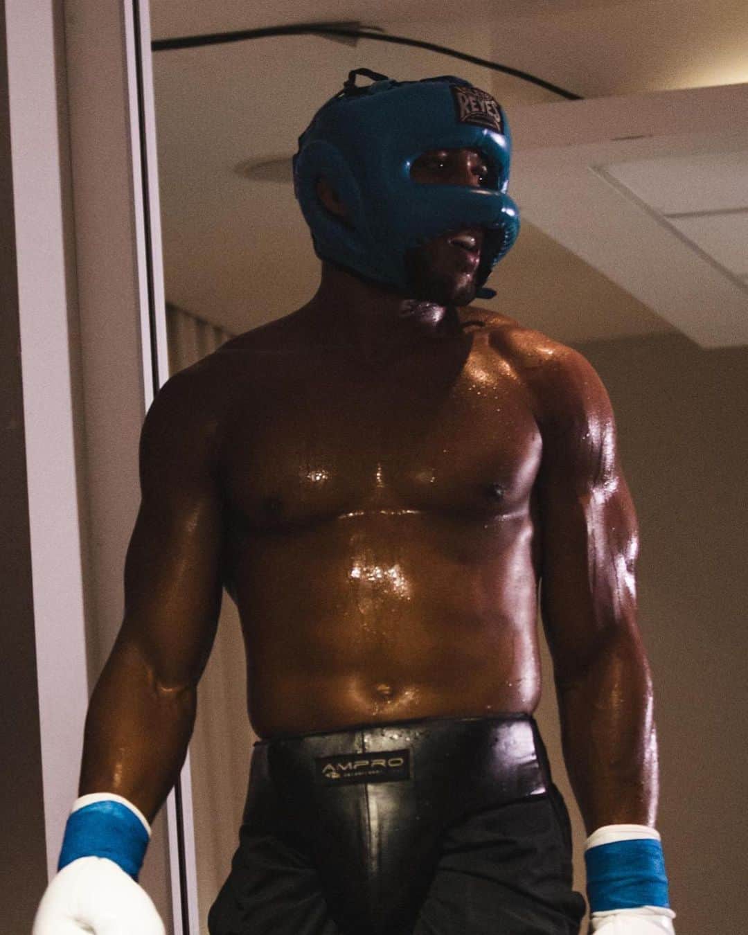 アンソニー・ジョシュアのインスタグラム：「A great modern day fighter will be able to compete in any era 💥」