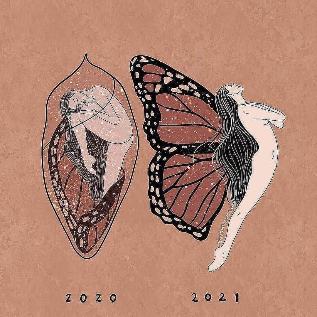 アレクシス・ナップのインスタグラム：「2020 was the cocoon.... Now who’s ready to fly? ✨🦋✨  Via @womensmagick which, upon discovering her page through soul sis, @cheriealexandra - I cried going through her work. This woman is next level aliveness.🧬⚡️🧬⚡️ Please follow her my women!! And men, ur invited too. The sexiest men dive deep into the divine feminine, juss saying 😁😁😁😁✨ HAPPIEST NEW YEAR LOVES! U made it:)♥️✨🌟🌈🌟✨♥️🌟🦋✨🙌🏻」