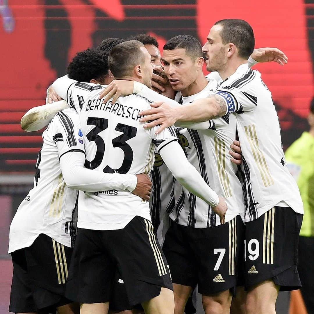 ユヴェントスFCさんのインスタグラム写真 - (ユヴェントスFCInstagram)「𝘽𝙍𝘼𝙑𝙄, 𝙍𝘼𝙂𝘼𝙕𝙕𝙄! 👏👏👏  #MilanJuve #FinoAllaFine #ForzaJuve」1月7日 7時45分 - juventus