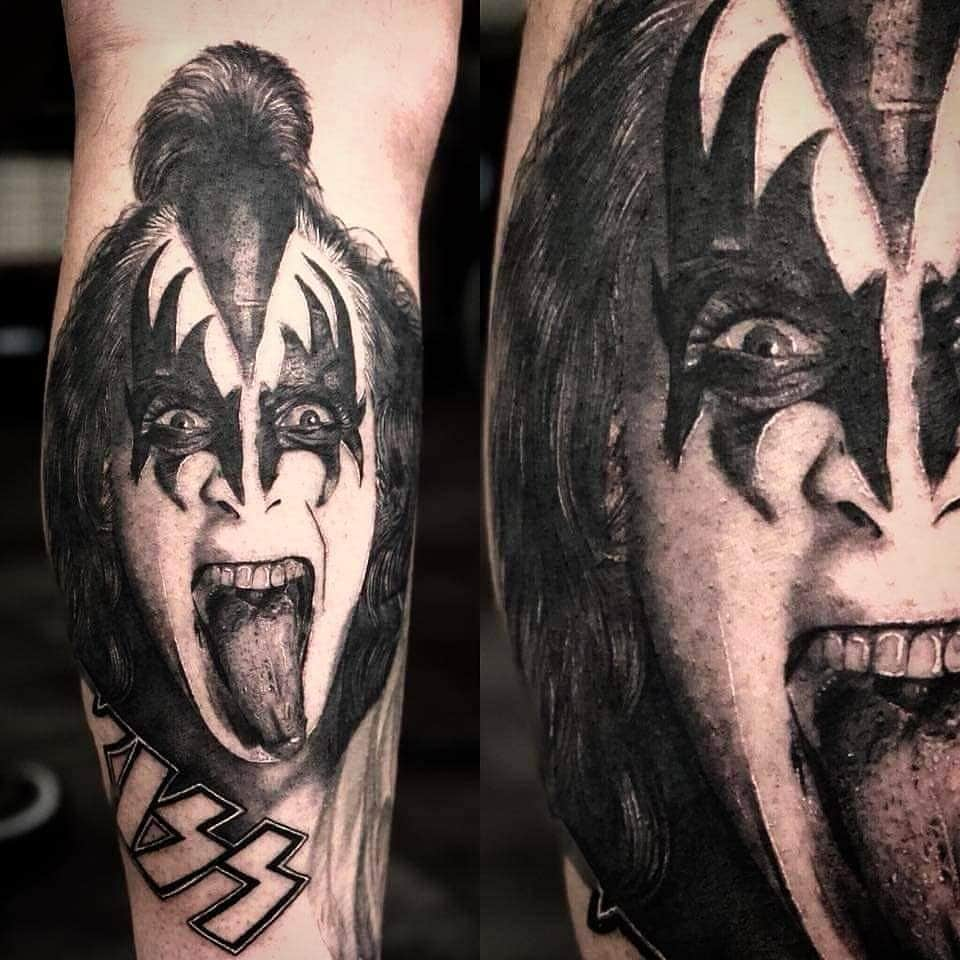 KISSさんのインスタグラム写真 - (KISSInstagram)「#KISSTattoo! Thanks to Chris Hoad for sharing his new @genesimmons Demon tattoo with us. #KISSARMYROCKS!」1月7日 7時46分 - kissonline