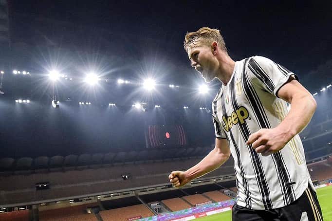 マタイス・デ・リフトのインスタグラム：「Let’s keep this fighting spirit alive, guys! 💪🏻⚪️⚫️ #ForzaJuve」