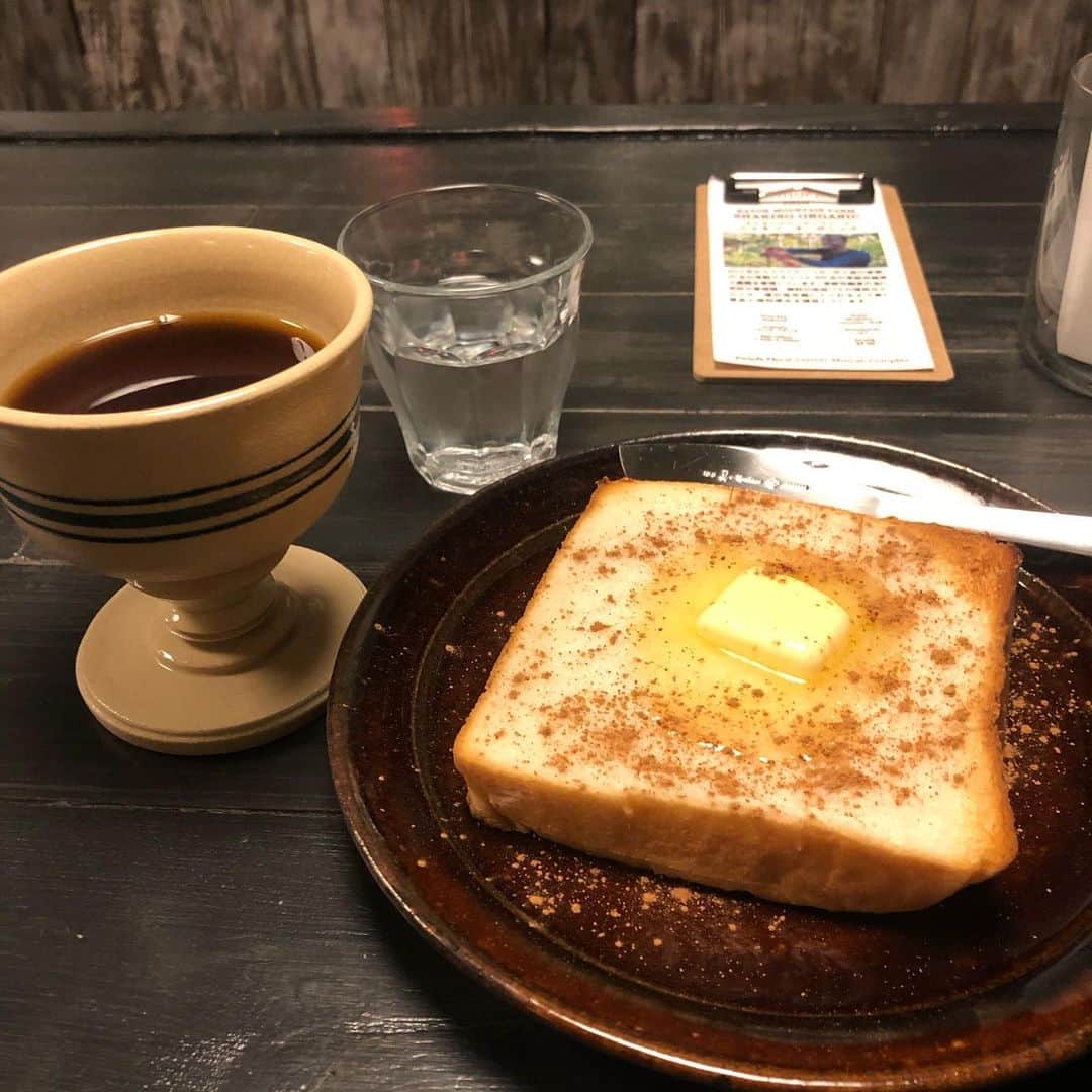 高原直泰さんのインスタグラム写真 - (高原直泰Instagram)「おはようございます。 ゆるりとROKKAN COFFEEからスタート。 沖縄も今日は寒いなぁ。 #rokkancoffee  #朝食」1月7日 7時56分 - takahara.osv