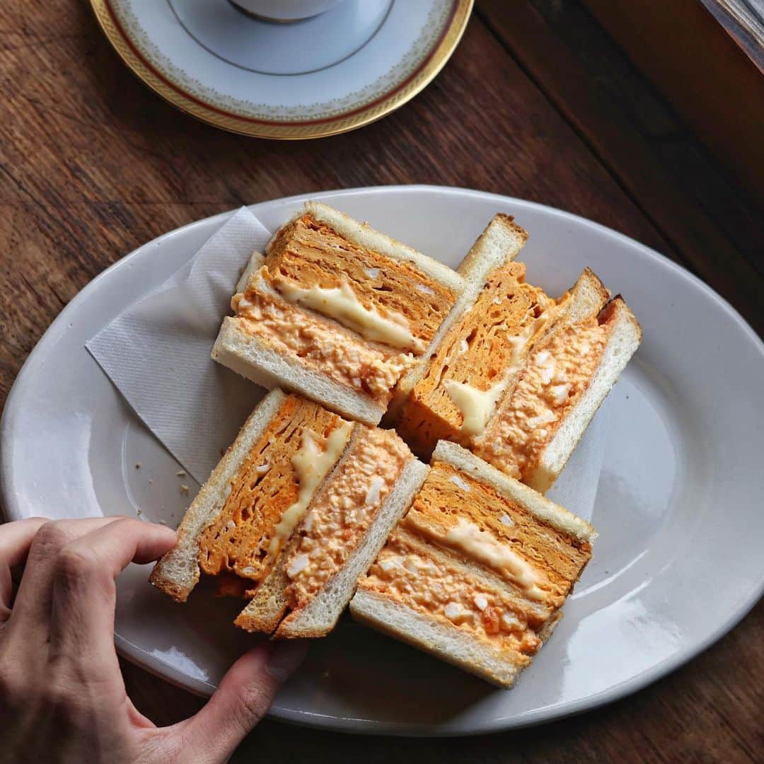 きょん。さんのインスタグラム写真 - (きょん。Instagram)「.  .  馥郁焙煎工房karo @fukuiku.karo  今年もかえってきました 一月限定 “ダブルたまごトーストサンド”！  食べ終える頃まで ノンストップ湯気な出来たて感、 心身ともにすっかりほやほやです。  #馥郁焙煎工房karo#breakfast#coffee」1月7日 8時14分 - kyon_tokiiro