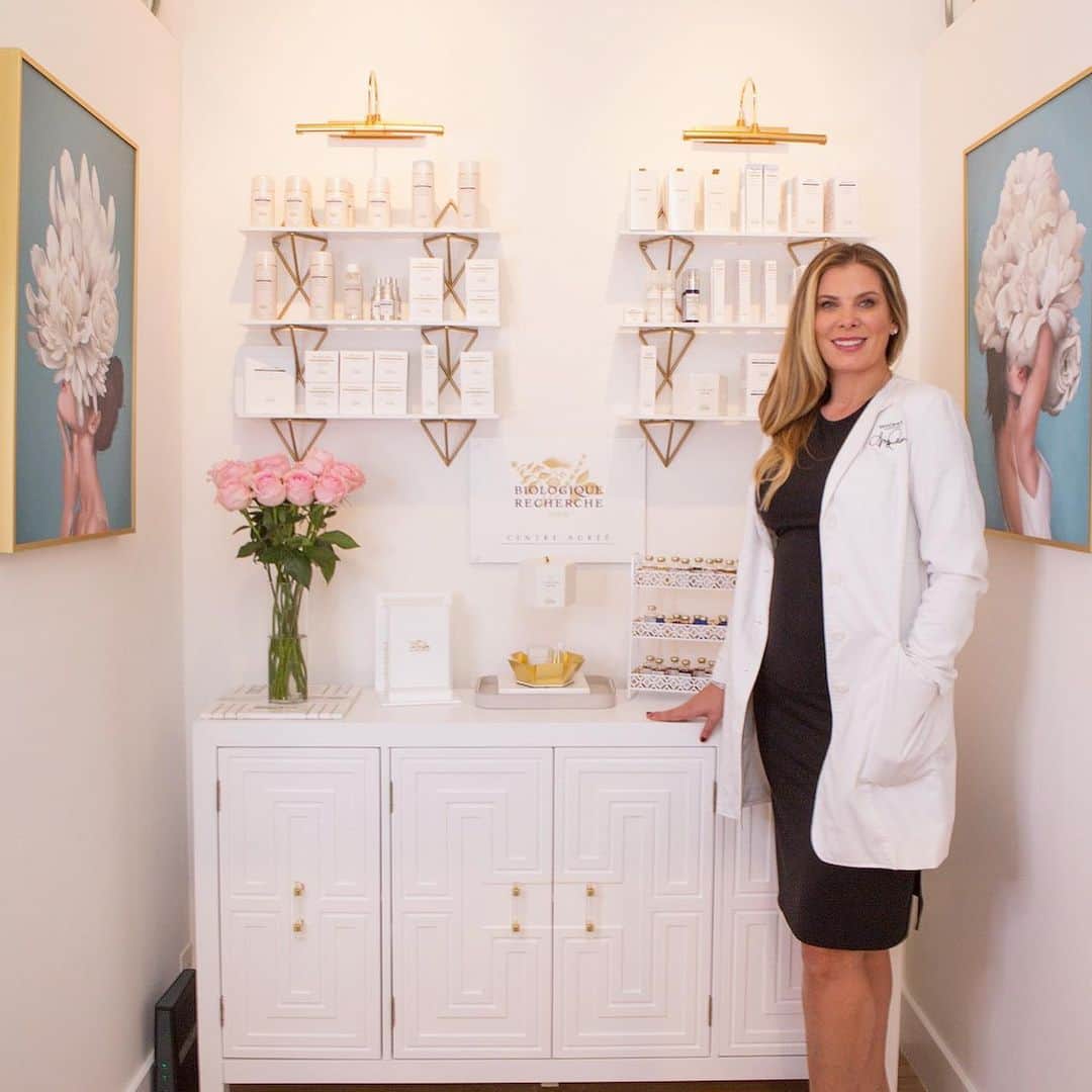 Biologique Recherche USAさんのインスタグラム写真 - (Biologique Recherche USAInstagram)「We are thrilled to announce the launch of @biologique_recherche products and treatments at Skincare by Amy Peterson, our first medical spa partner in Miami Beach, FL.  Top skincare specialist in Miami Beach, Amy Peterson offers hyper-personalized solutions, to refresh and renew the skin of her clients from within. Specializing in high-end wellness combined with over a decade of top-level training, @skincarebyamyp delivers the finest experiences and visible results. Book your treatment now and embrace the new year with glowing skin!  #biologiquerecherche #passion #expert #newyear #newyou #treat #treatment #treatyourself #skincarebyamy #skincarebyamypeterson #miamibeach #florida  #FollowYourSkinInstant #buildingbetterskin #wellness #wellnesswithbr #skincare」1月7日 8時25分 - biologique_recherche_usa