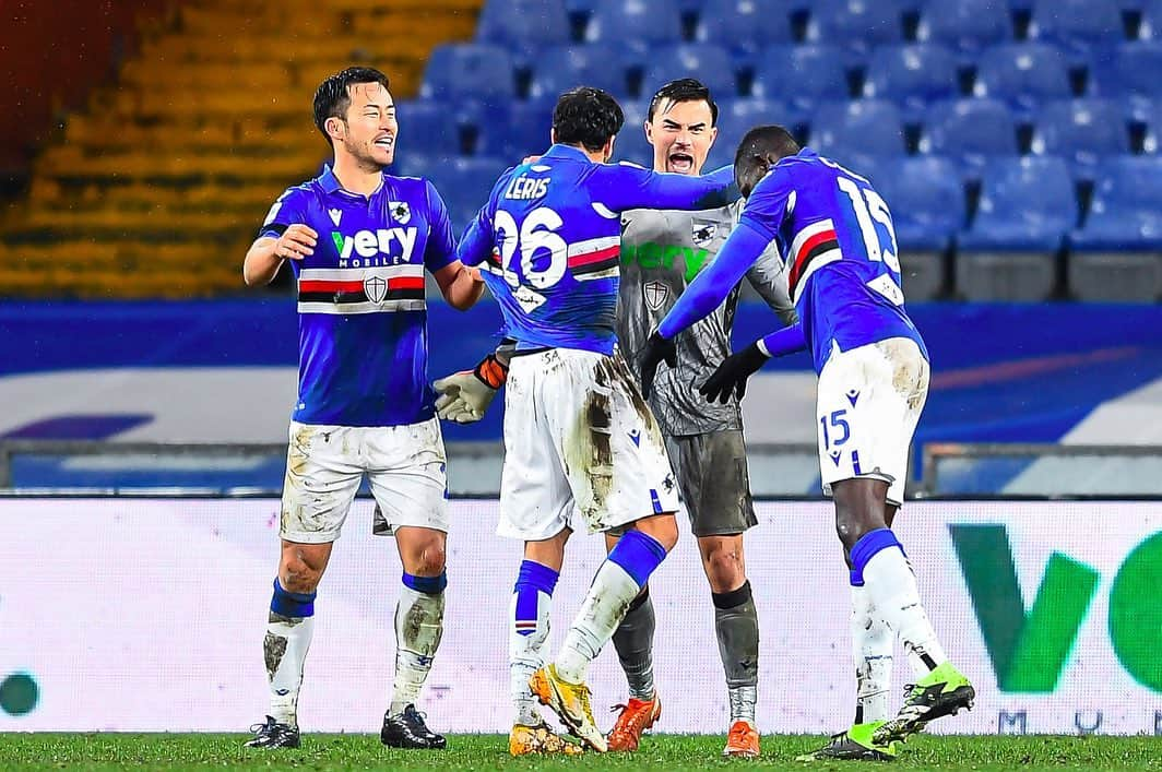 吉田麻也さんのインスタグラム写真 - (吉田麻也Instagram)「Grande Vittoria! Bravi ragazzi💪🏼🔵⚪️🔴⚫️⚪️🔵#サイドバックは違うスポーツやん」1月7日 8時18分 - mayayoshida22