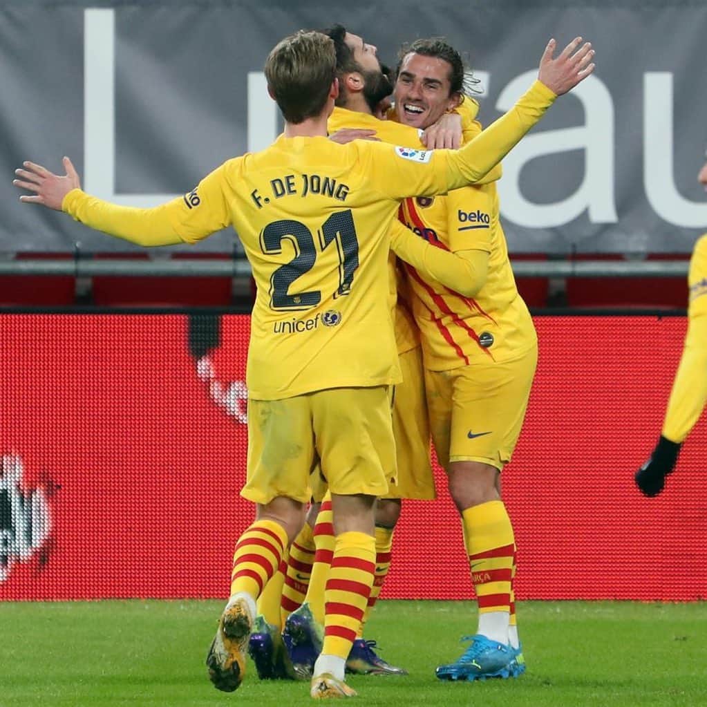 フレンキー・デ・ヨングのインスタグラム：「3 important points #forçabarça 💙❤️」