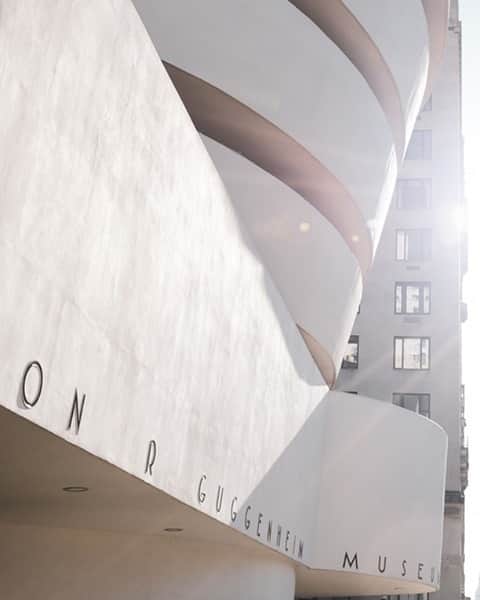 The Peninsula Hotelsさんのインスタグラム写真 - (The Peninsula HotelsInstagram)「New York City’s @guggenheim is inspiring from the outside, too! Be sure to take a stroll by this Frank Lloyd Wright building if you’re in the Big Apple.⁣ ⁣ ⁣ ⁣ ⁣ #newyork #newyorkcity #guggenheim #luxurytravel #nyc #nycprimeshots #instagramnyc #franklloydwright」1月7日 8時35分 - peninsulahotels