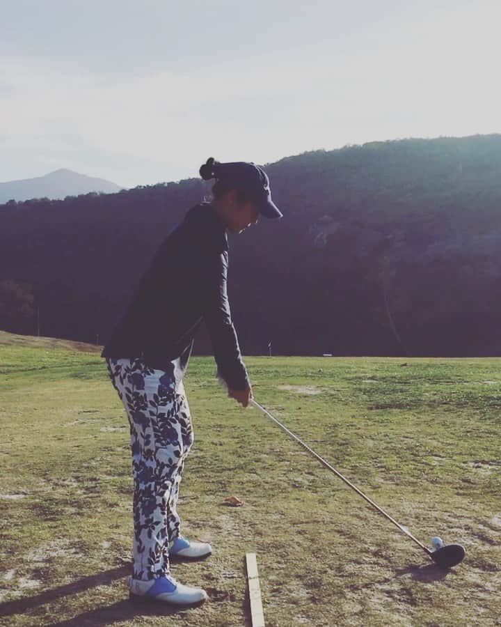 ティファニー・ヨハのインスタグラム：「#SweaterWeather ❤️」