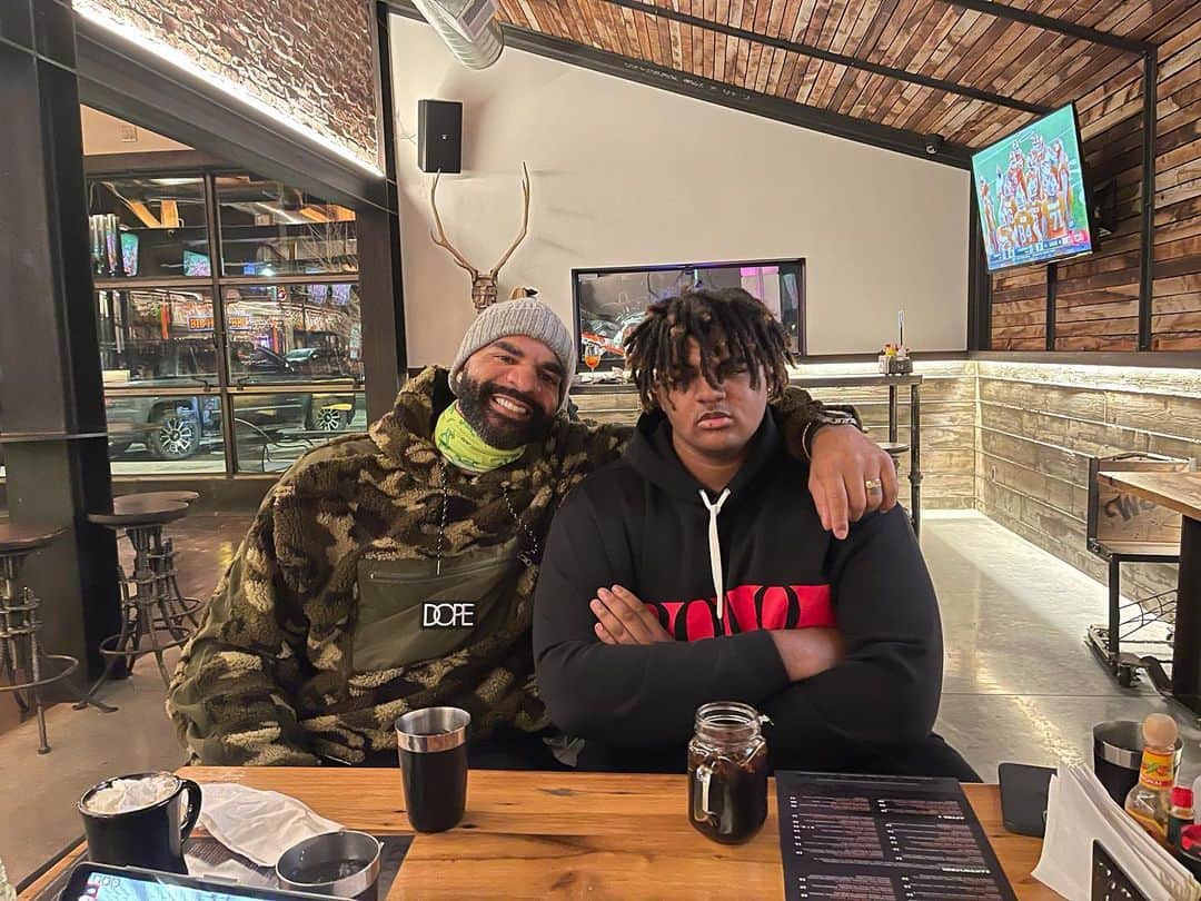 カルロス・ブーザーのインスタグラム：「Young Grizzly Ready To Take Ova!!!! #GRATEFUL #HOLDAT」