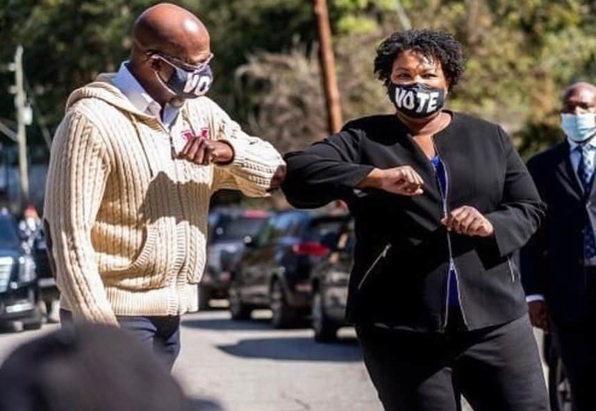 ミンディ・カリングのインスタグラム：「There may be jaw-dropping, unlawful, Un-American acts being perpetrated in our capitol today, but what will last, when the dust of today has settled, is the work of this true patriot. @staceyabrams」