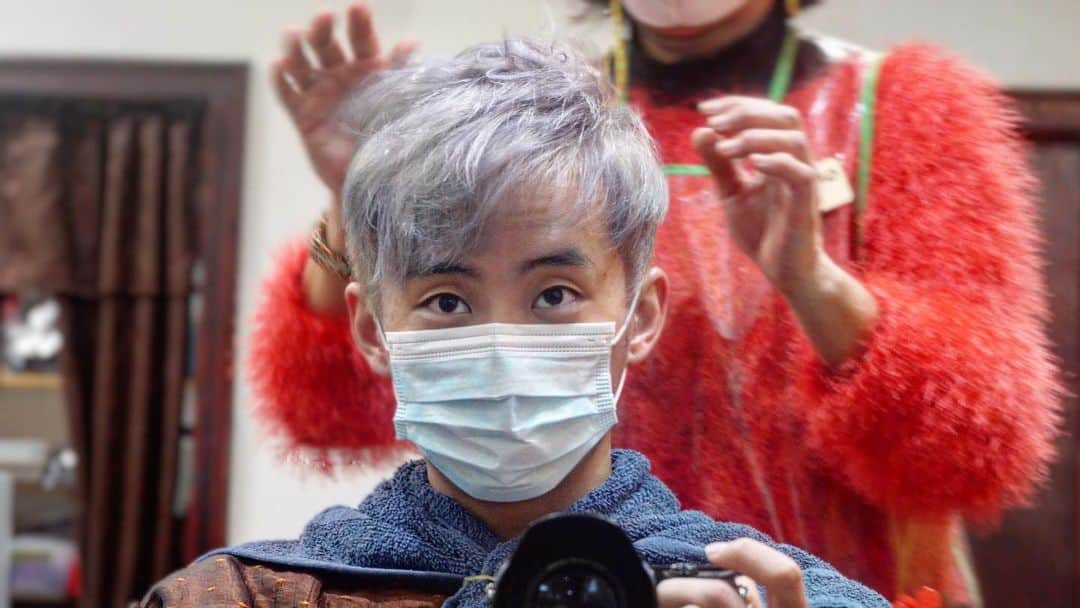 ヤマカイさんのインスタグラム写真 - (ヤマカイInstagram)「#omg #うほっ . . . #髪型 #2021 #新年 #newhair #silver #hair #salon #kpop #texas #usa #america #アメリカ #youtuber」1月7日 9時53分 - yamakai_official