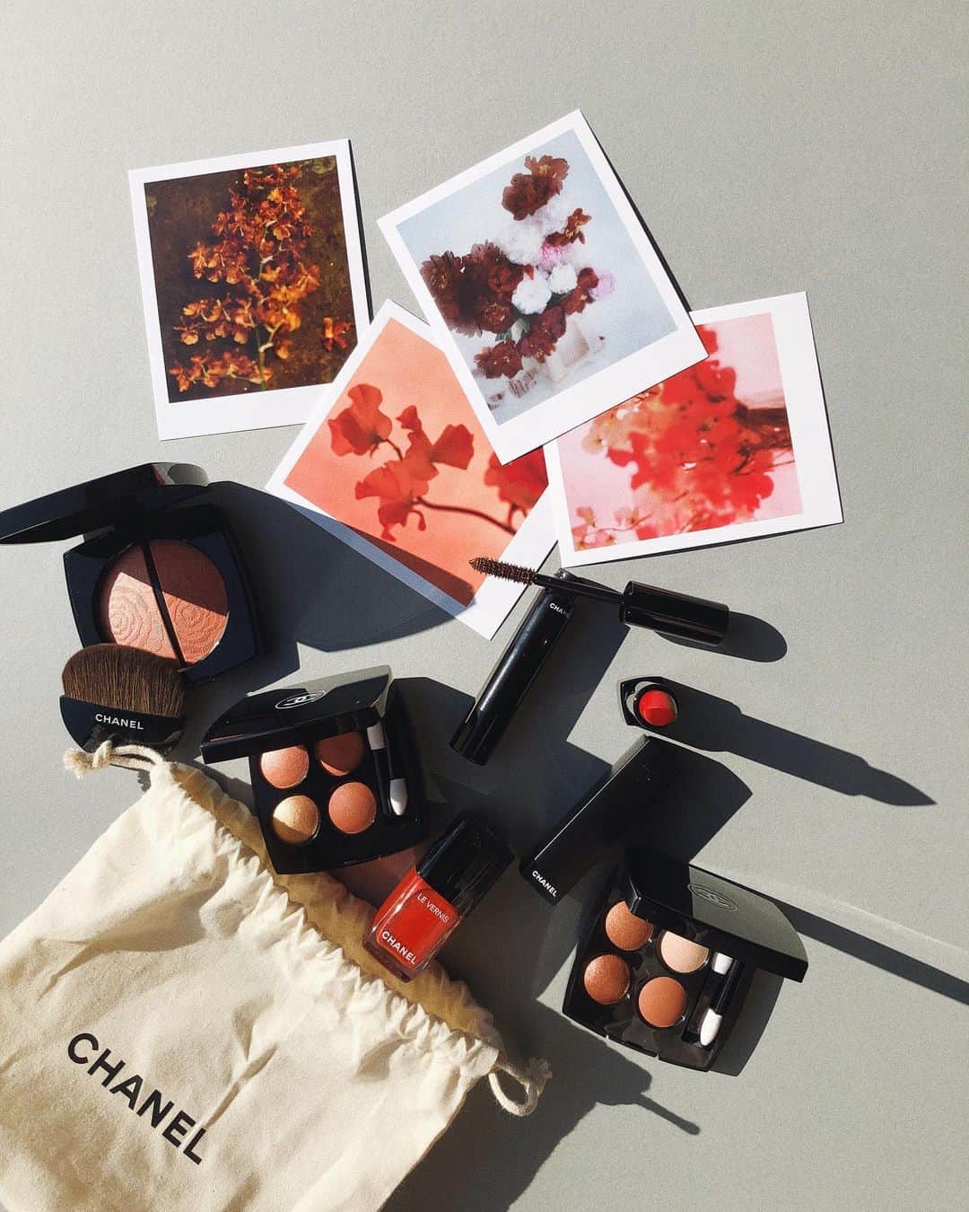 陣内勇人のインスタグラム：「CHANEL 2021ss  花々から着想したニューコレクション。  繊細さと大胆な 色味と 質感遊びが たまらん。  ポラロイド撮影したい。  @chanel.beauty  #chanel」