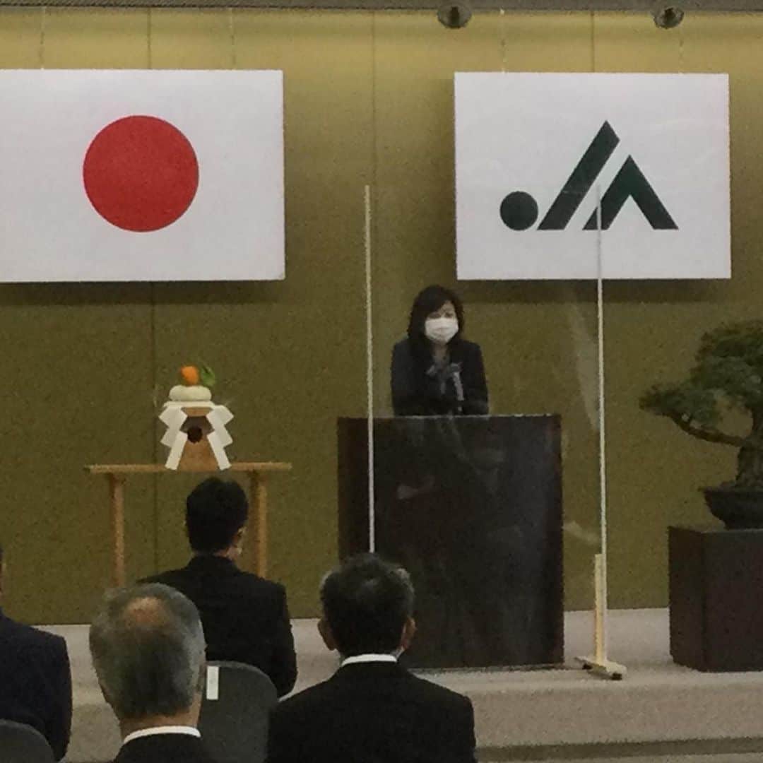 野田聖子さんのインスタグラム写真 - (野田聖子Instagram)「岐阜県JAグループの新年互礼会にお招き頂きました。例年とは違い、少人数でソーシャルディスタンスをしっかり取り、コロナ感染予防対策をした中での開催です。 本年も皆様にとって素晴らしい一年になることをお祈り致します。  #野田聖子 #岐阜県jaグループ #新年」1月7日 9時55分 - seiko.noda