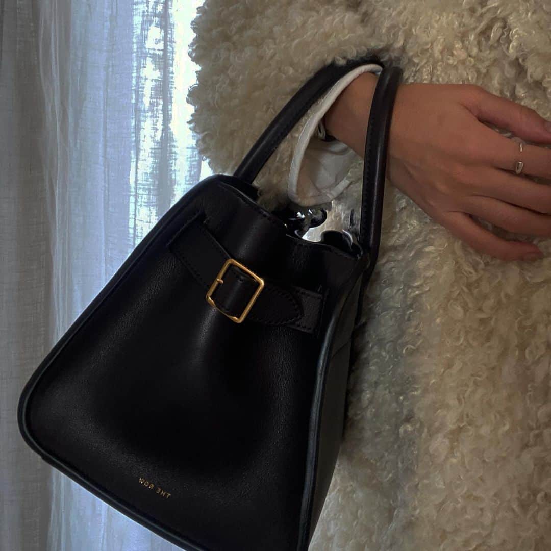 水野里砂のインスタグラム：「Margaux 15🐄🖤  #therow」
