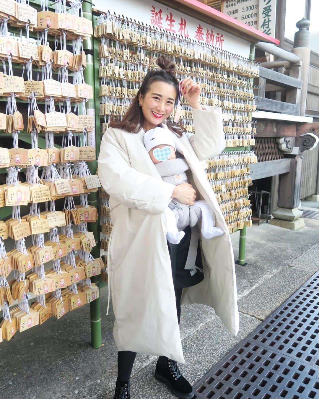 Mai Wakimizuのインスタグラム：「安産祈願でも訪れた中山寺に、息子を授かった感謝とご報告報をしにお礼参りに行って来ました♡可愛いお守りを頂いたので早速身に付けてます＼(^o^)／ずっと気になってたお礼参り、年が明けてしまったけど行けてスッキリです♡ #中山寺#お礼参り#生後5ヶ月#男の子ベビー#男の子ママ」