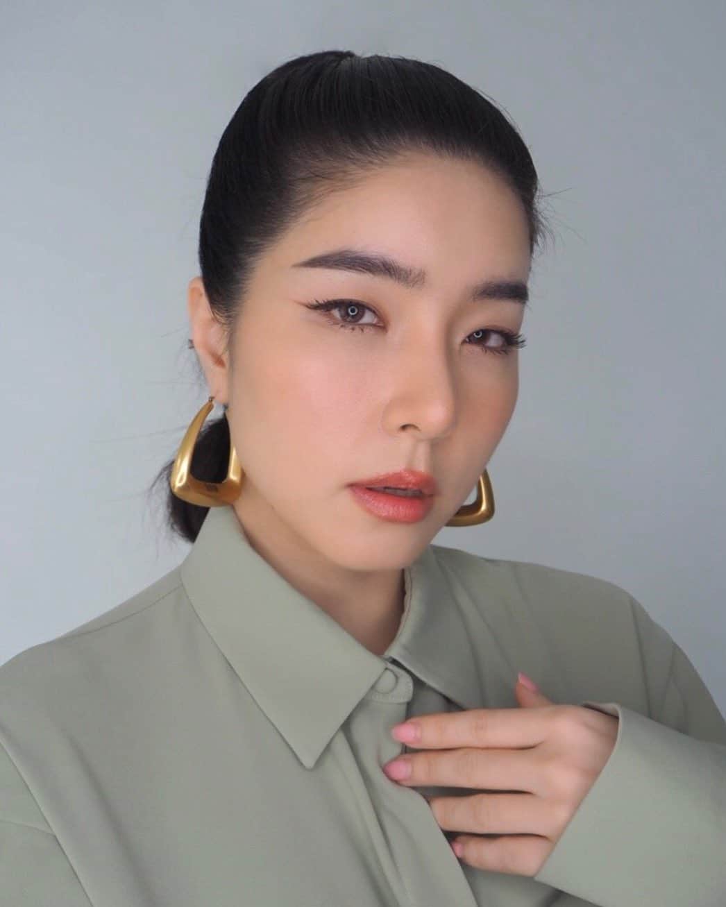 GYEON SEOのインスタグラム：「_* 🧪🧪🧪 . . mu @paintphetploy  hair @khantarot_ball」