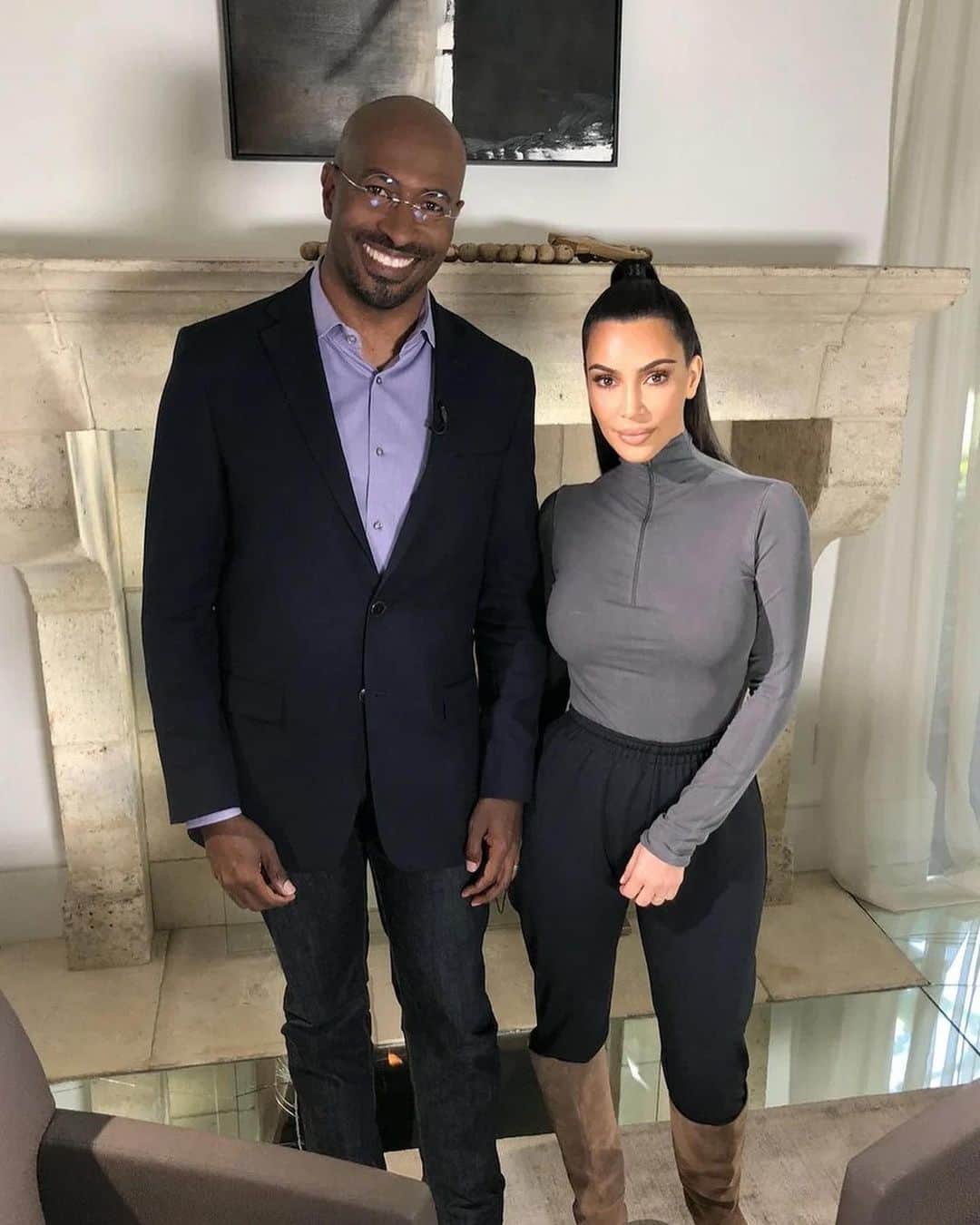 ヘザー・マクドナルドのインスタグラム：「Kim & Kanye Divorce, Rachel Uchitel’s New Affair, & Scientology! So much to cover on tomorrow’s Juicy Scoop.  Swipe to see some of the topics 👉🏼   I predict what Kim & Kanye’s co-parenting, post divorce situation will look like and what Kanye's relationship will look like with the other Kardashian members. Where does this leave #LarsaPippin ?  Finally a Bachelor has a real job, making him the hottest guy in #thebachelor history. Rachel Uchitel who was previously on Juicy Scoop and famous as #TigerWoods mistress, is allegedly dating a married man who blindsided his wife when he left to be with Rachel. I got insight from a Scientologist on what legal papers you are required to sign, which pertain to the #DannyMasterson case. We cover Real Housewives of Dallas, latest #BelowDeck nightmare guest, and more!」