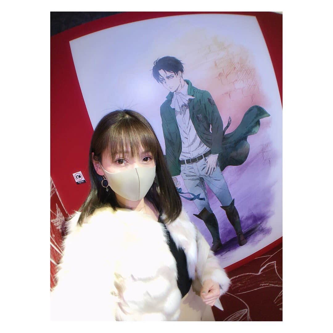 小河結香のインスタグラム：「MAPPA SHOWCASE in PARCO GALAXY 情報仕入れるのが遅くて初日予約出来ず 3日目位にようやく行けて 人気だなぁなんて思ってたらなるほど… 進撃のリヴァイ兵長と 呪術の五条先生と伏黒のバースデーパネル展示や グッズが発売されてた訳ね✋ 4日目だったから不安だったけど グッズまだありました🥰 何作品かの展示があって まだ観れてないのも一部あったけど 半分くらい呪術廻戦でビビった💨 入場特典進撃か呪術か恋プロか… 悩んだけどなくなりそうな呪術にした👍 同じ階でラブライブのポップアップストアも やってて除いたけど物欲治った後だったから 何も買わなかったよ😅 1月後半に呪術のコラボカフェと 五条先生マスクなしグッズの発売が続々あるから 気合い入れます❣️ #パルコギャラリー #parcogalaxy  #mappa展 #mappashowcase  #五条先生bd #リヴァイ兵長bd」