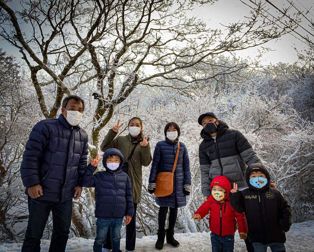 のインスタグラム：「新年明けましておめでとう御座います🎍🌅 今後とも野中家を何卒宜しくお願い致します🙏 今冬最大の寒波が襲来、そして緊急事態宣言発令と新年早々日本は大変ですが今年も頑張りましょう💪🇯🇵  #bboytaisuke #family」