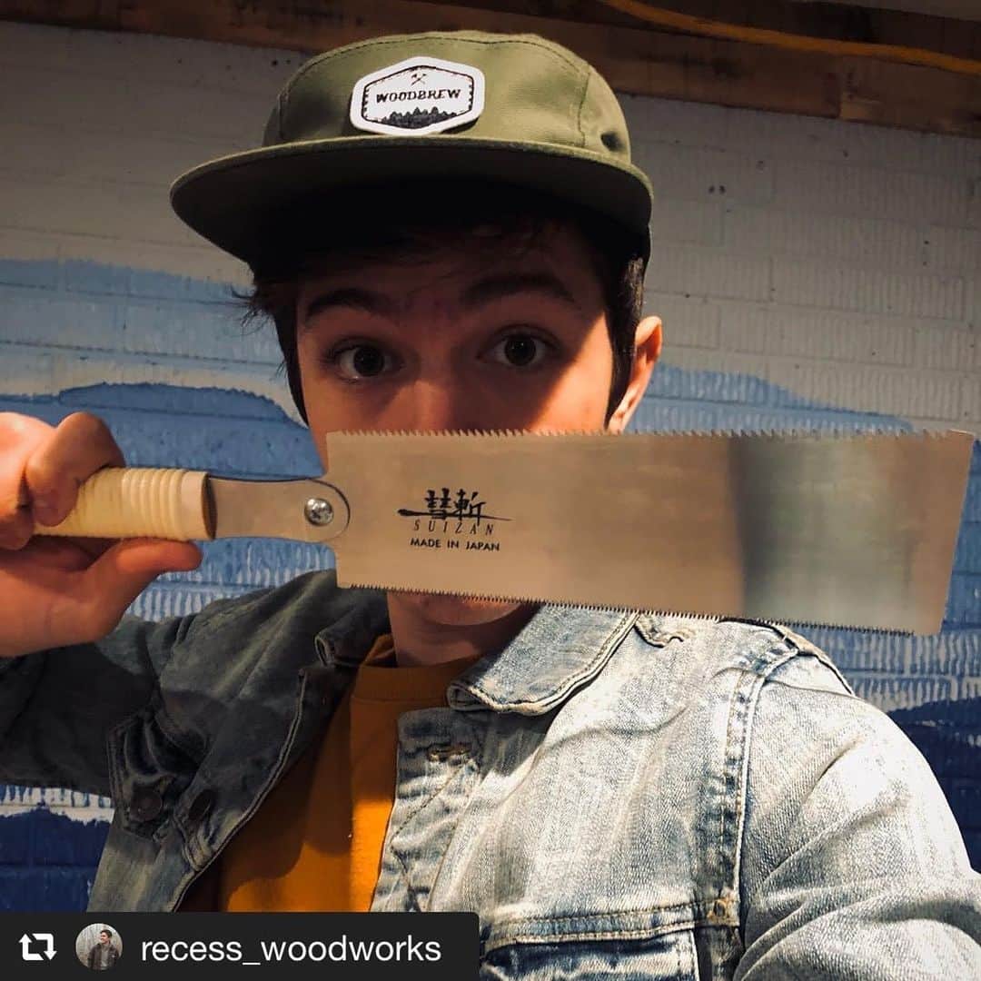 のインスタグラム：「Glad our saw makes you happy!! Hope you like it✨﻿ ﻿ #repost📸 @recess_woodworks﻿ Some awesome Christmas gifts from some awesome people! ﻿ A woodbrew hat, a Levi’s sweatshirt and, most importantly, the Japanese pull-saw!﻿ .﻿ .﻿ .﻿ @suizan_japan @woodbrew_ @levis @aeropostale ﻿ #woodworker #woodshop #woodworking #japanesepullsaw #pullsaw #jeanjacket #hat #ballcap #newclothes #christmasgifts﻿ ﻿ #suizan #suizanjapan #japanesesaw #japanesesaws #japanesetool #japanesetools #craftsman #craftsmanship #handsaw #pullsaw #ryoba #woodwork #woodworkingtools #diy #diyideas #japanesestyle #japanlife」