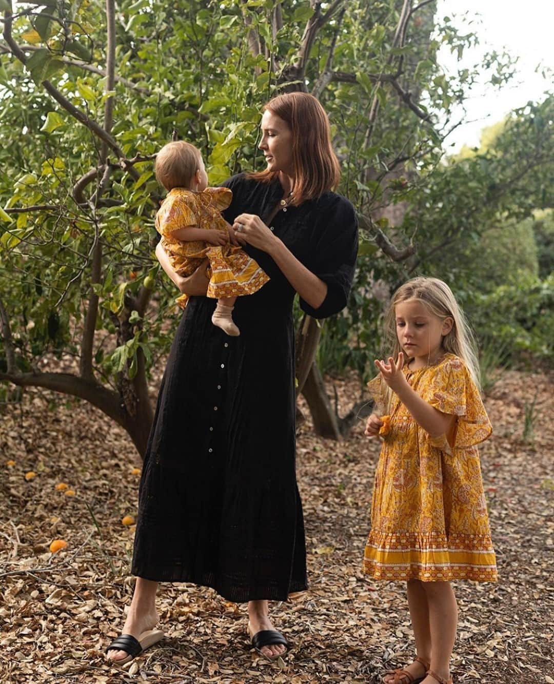 クレオベラのインスタグラム：「Last chance to take an extra 15% off select dresses. The two littles dresses here are included ✨」