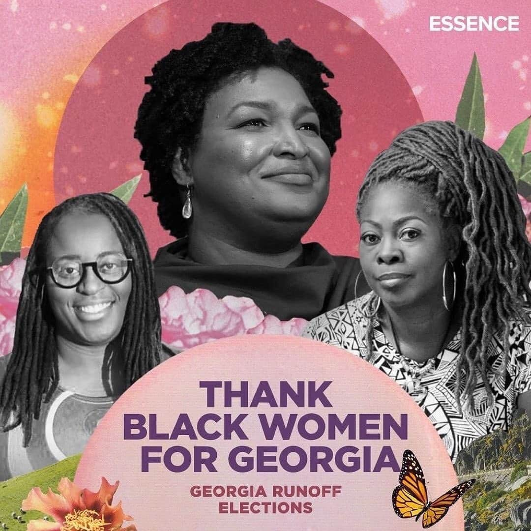 Kelly McCrearyのインスタグラム：「You know what? I almost forgot that I woke up this morning with a light heart and an optimistic spirit! And I am determined not to let that be stolen from me today! Because today, the brilliant strategy and tireless efforts led by BLACK WOMEN — @staceyabrams  @mslatoshabrown @nseufot404 — to ensure that Georgia voters are fully enfranchised, resulted in the election of @jonossoff, and the first Black man to represent Georgia in the senate since Reconstruction 🤦🏽‍♀️, @raphaelwarnock. And that is something to celebrate! Thank you for the reminder, @stefbrownjames. Shout to every single person who donated time, money, blood, sweat, and tears. I love y’all.」