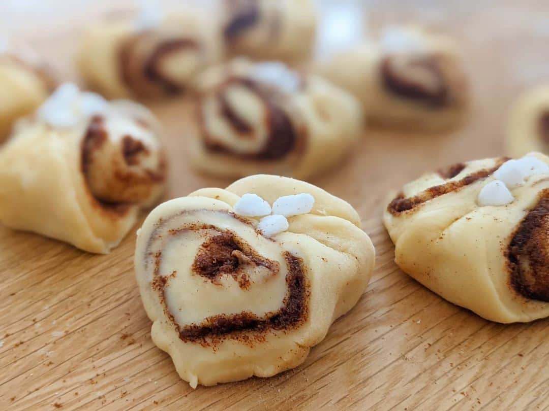 はるあんのインスタグラム：「イベントまであと2日！  はたちになりますオンラインバースデーイベントいよいよだ…！  どんな会になるのかドキドキもするけれど、みなさん楽しみましょうね✨   日程 21/1/9(土) お誕生会  15時~16時：LINE LIVE-VIEWING 特典会 17時~19時半：WithLIVE    当日みれないよーという方も、 1月いっぱいまでアーカイブをみることができます！ 皆さんのご参加お待ちしています🌼  #はるあんお酒はじめました」