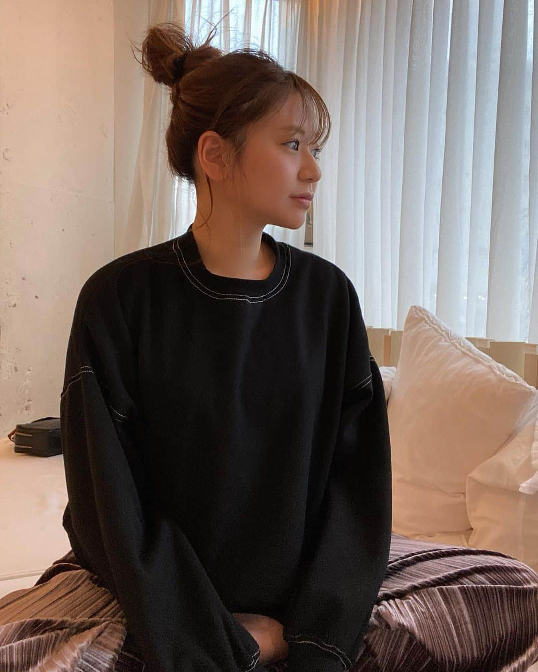 希帆さんのインスタグラム写真 - (希帆Instagram)「おはよ〜🥱🥱🥱 お正月ボケがまだぬけませぬ🥱🛏 ゆる〜い服装ばっかりしちゃってます✌️（笑） 裏起毛のスウェット、 暖かくてステッチも可愛くて着心地良いんだぁ🥰 @classicalelf_official #今日の服 #クラシカルエルフ #classicalelf #エルフコーデ #オーバーサイズ#裏起毛#スウェット#スエット#プチプラ#今日の服」1月7日 12時17分 - k_i_h_o_