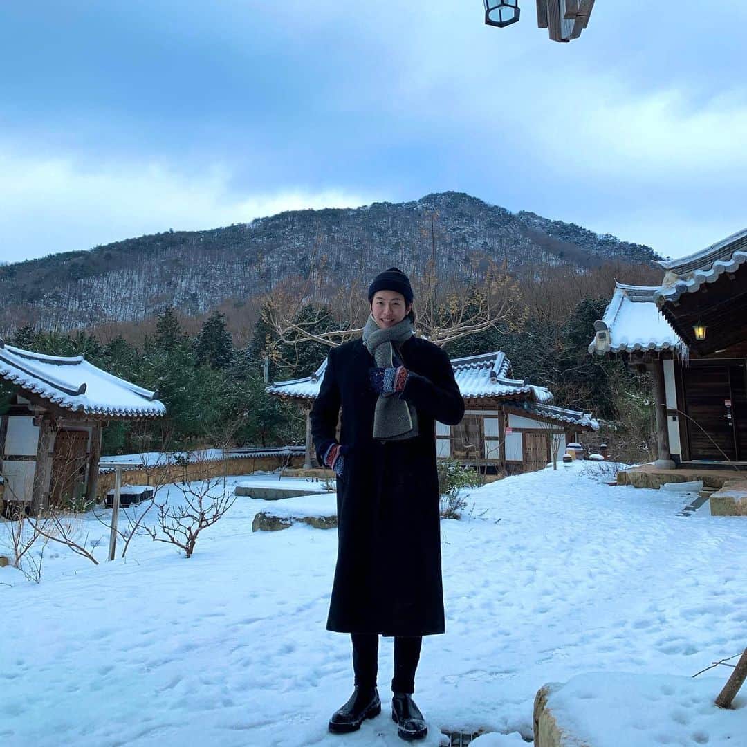 シン・スハンのインスタグラム：「물에빠져도신난바보형❄️ #눈#고창#새해복많이받으세요#갑자기새해인사」