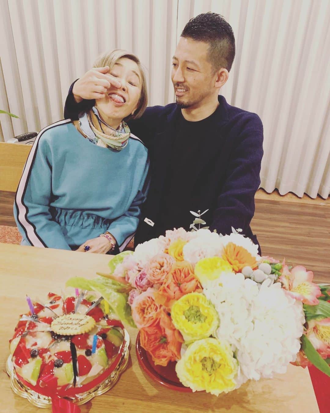 熊谷真実さんのインスタグラム写真 - (熊谷真実Instagram)「昨日は夫の誕生日でした！ ウナギを家族で食べに行って我が家でケーキ！ハピバスデー！ 無事に43歳になりましたー！ これからも夫婦揃って、楽しく元気で生き生き生きていきたいです。 皆様、どうぞ中澤希水さんもよろしくお願いします！！ 43歳！ ウケるー！ #熊谷真実#夫の誕生日#1月6日#大切な日#夫が大好き#ずっと仲良く#家族にありがとう#幸せな時間」1月7日 12時30分 - mami_kumagai310