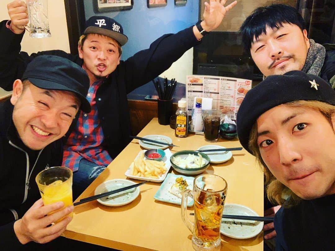 松野浩介のインスタグラム：「【289日目】 1月5日(火) 新年初スタジオ！そして小一時間の軽新年会！ #ぺーぺー親父のくそ日記2 #生後289日目 #0歳 #赤ちゃん #男の子 #父 #娘 #息子 #奥さん #松野家 #夫婦 #親子 #姉弟 #家族写真 #松野浩介 #森岡朋奈 #theだいじょぶズ #3月5日 #恵比寿 #リキッドルーム #ワンマン #ベイベー #独りベイベー」