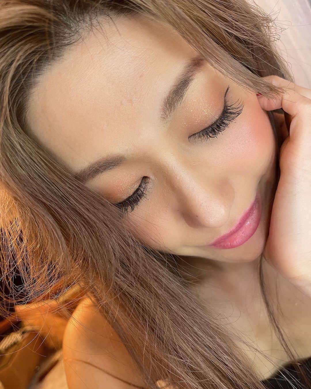 片桐舞子のインスタグラム：「この写真欲しいって言ってた子いたんだった🌻  どうぞー💚💚💚  #前髪切るか悩んでます」