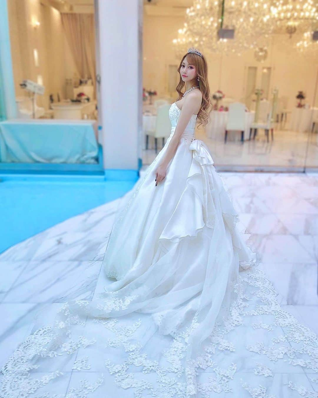 AIKAさんのインスタグラム写真 - (AIKAInstagram)「. . Wedding dress𓂃🕊💍✨ . また当分雪みたいだし 引きこもり生活延長しよう🥲 . 今更アニメブーム到来。 オススメたち募集中です🍀 . . #純白 #ドレス #ウエディング #ウエディングドレス #結婚式場 #セントラファエロチャペル」1月7日 12時28分 - aikaaa1110