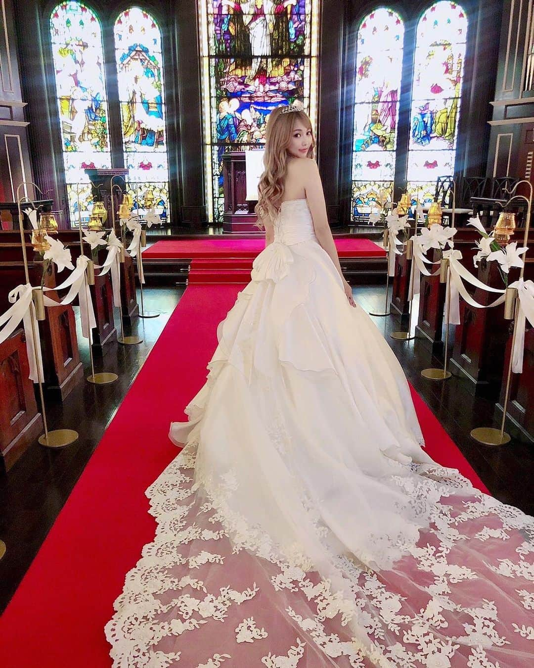 AIKAさんのインスタグラム写真 - (AIKAInstagram)「. . Wedding dress𓂃🕊💍✨ . また当分雪みたいだし 引きこもり生活延長しよう🥲 . 今更アニメブーム到来。 オススメたち募集中です🍀 . . #純白 #ドレス #ウエディング #ウエディングドレス #結婚式場 #セントラファエロチャペル」1月7日 12時28分 - aikaaa1110