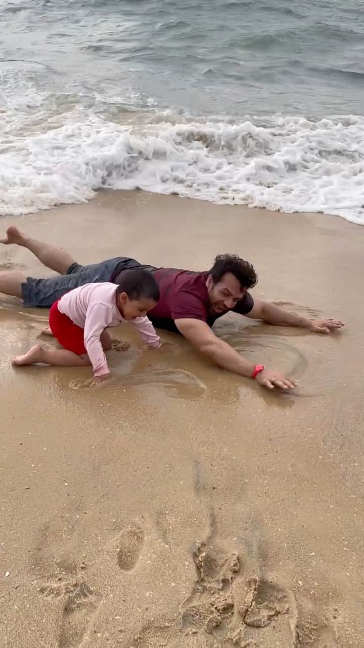 Gaurav Tanejaのインスタグラム：「When people say “you can’t swim” ...」