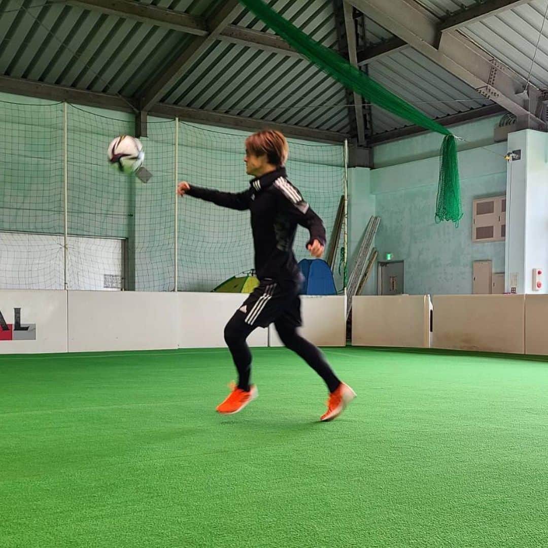 酒井高徳さんのインスタグラム写真 - (酒井高徳Instagram)「自主練🏃‍♂️🏃‍♂️⚽️⚽️🏋️‍♂️🏋️‍♂️ @adidastokyo  @adidas @adidasfootball  #conext21 #adidas #training #2021 #自主トレ #身体バキバキ #準備 #酒井高徳」1月7日 12時45分 - sakai_go1123