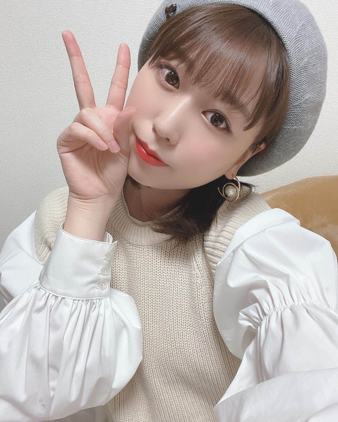 のインスタグラム：「帽子被りがち👒  #ca4la  #rirandture #ワンピース  #ベレー帽　#winteroutfit」