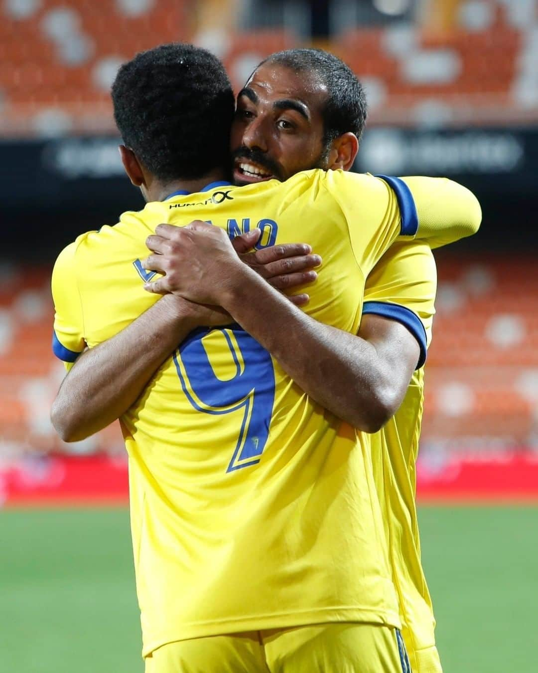 LFPさんのインスタグラム写真 - (LFPInstagram)「💛💙 This is HAPPINESS! 💙💛 • 💛💙 ¡Esto es FELICIDAD! 💙💛 • #Cádiz #ChocoLozano #LaLiga #LaLigaSantander #Football」1月7日 13時00分 - laliga