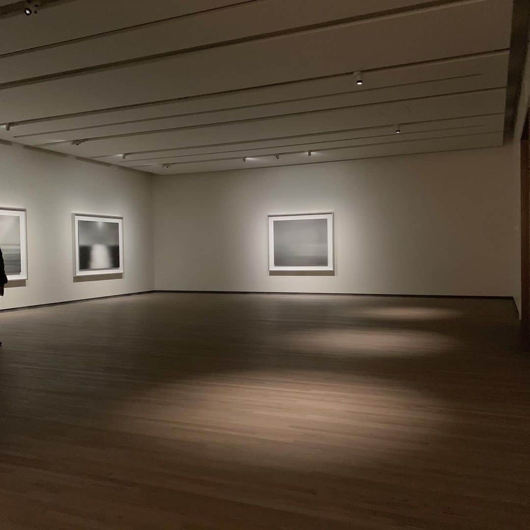 AKARIのインスタグラム：「#moamuseumofart 🕯🖤 ここの空間好きだったなぁ𓂃𓈓」