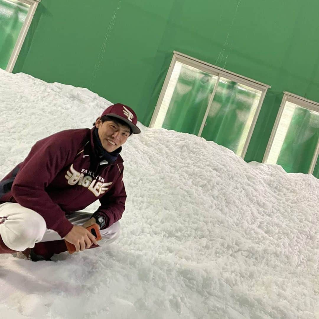 聖澤諒のインスタグラム：「昨日から野球スクールも始まりました😄 雪や寒さに負けずにこの冬場の練習頑張ろう👍 #楽天イーグルスアカデミー#楽天イーグルス#rakuteneagles#野球#冬練習」